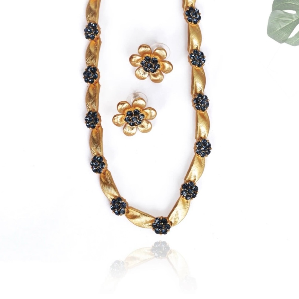 Copper alloy (chain gold-plated) necklace + pair of earrings